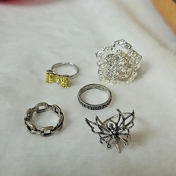 COSTUME RINGS - Picture 1 of 5